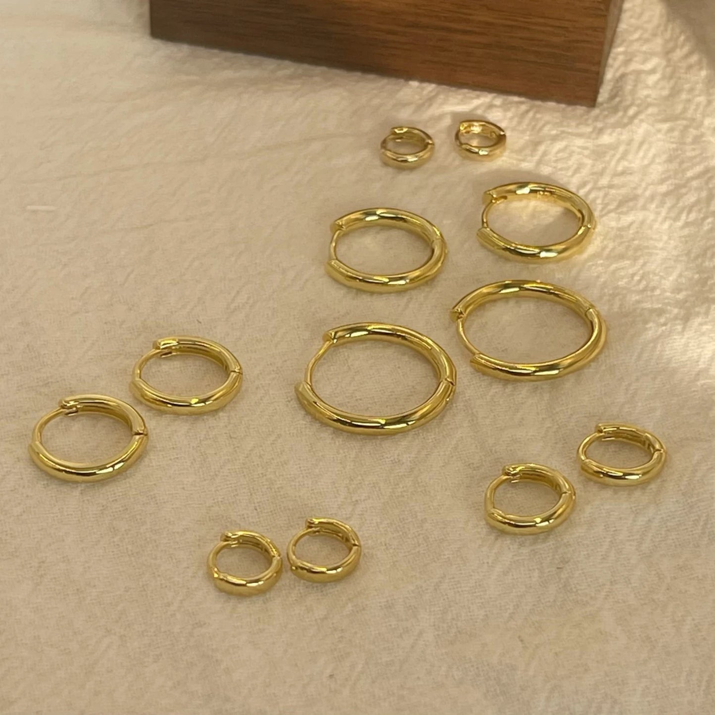 Minimalist Round Hoop Earrings - 6-15mm Stainless Steel Huggie Hoops