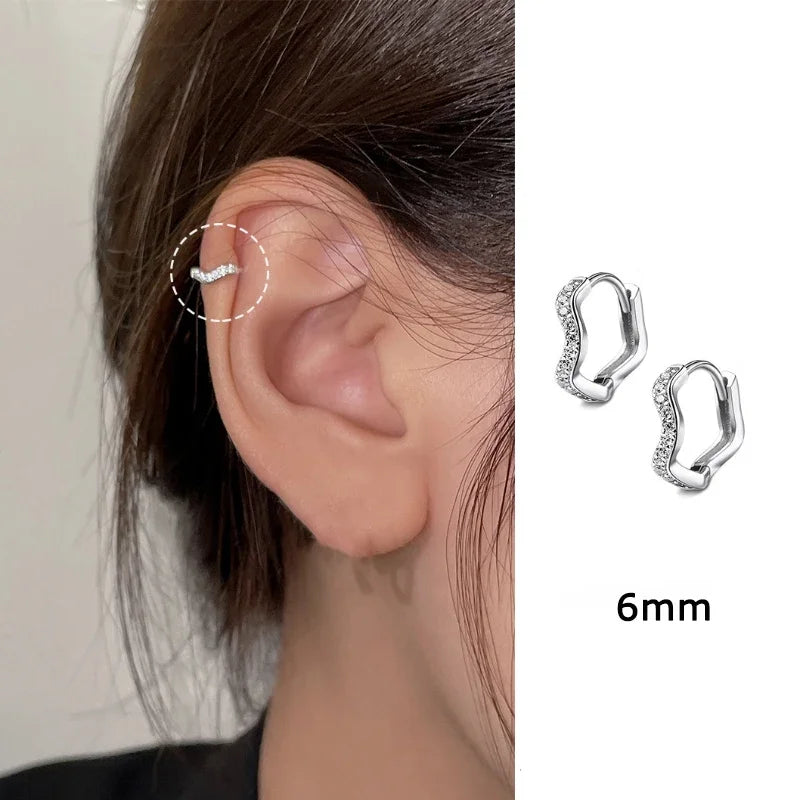 Boucles d'oreilles créoles Wave - Créoles minimalistes en acier avec zircone cristal