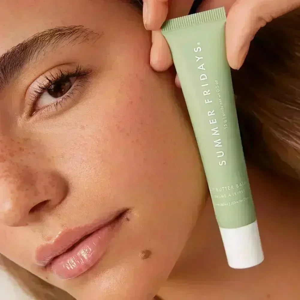 مرطب شفاه بزبدة البوليببتيد - ملمع شفاه مرطب