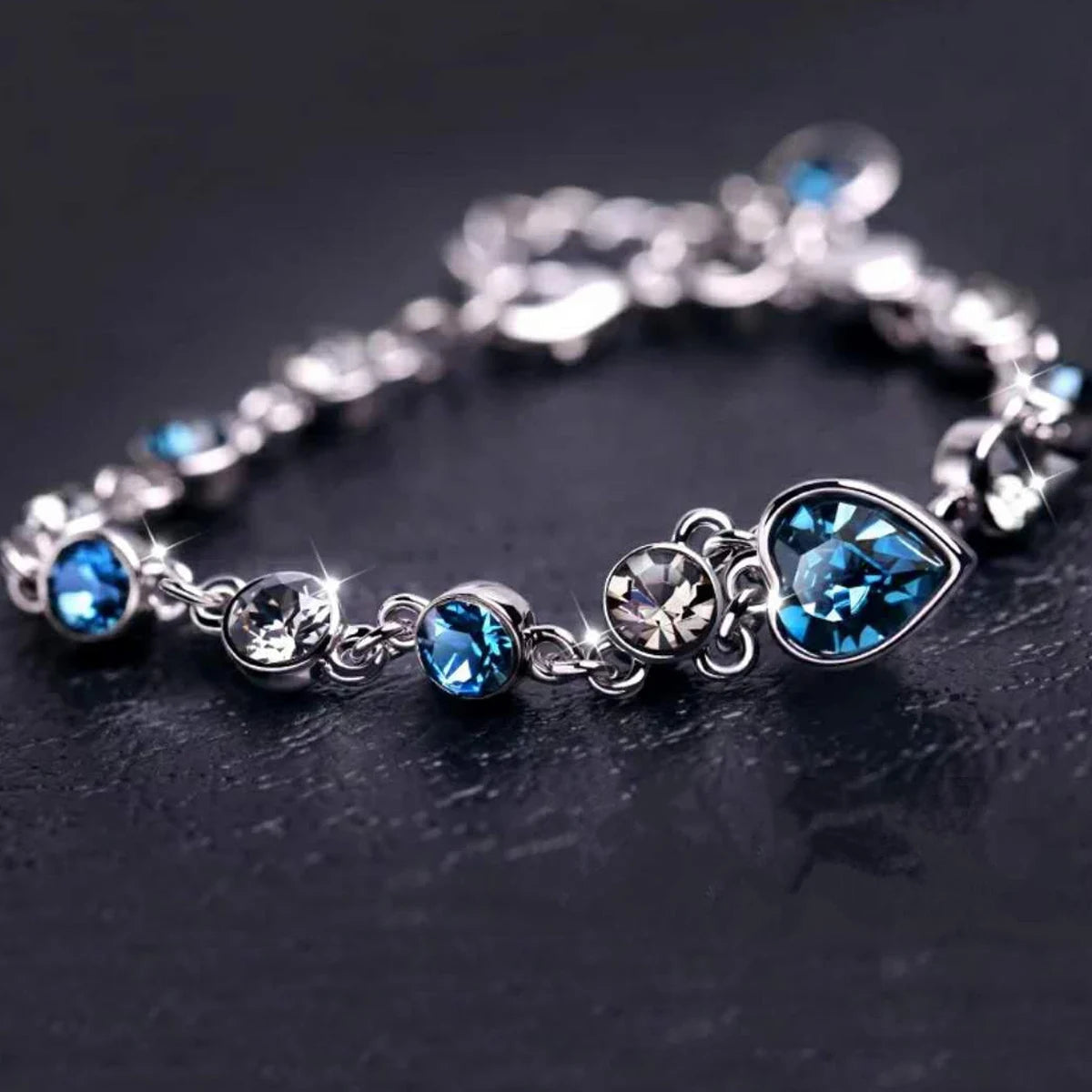 Bracelet porte-bonheur en argent - Breloque cœur en cristal bleu pour femme