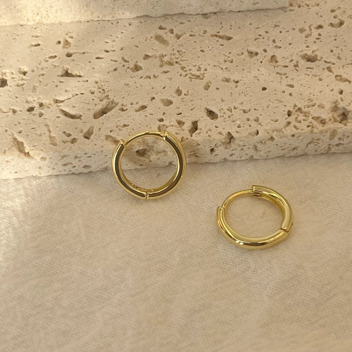 Minimalist Round Hoop Earrings - 6-15mm Stainless Steel Huggie Hoops