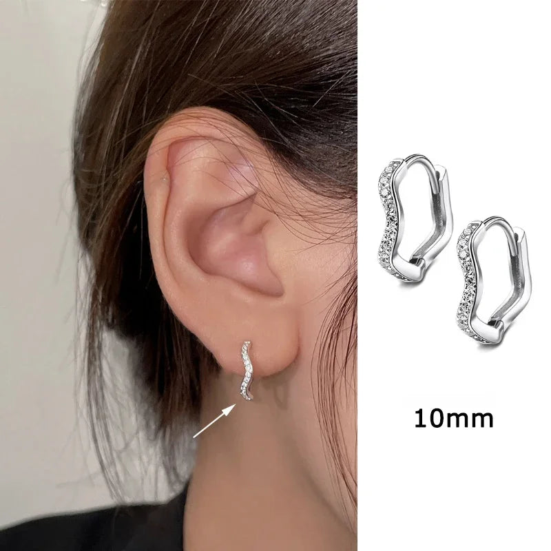 Boucles d'oreilles créoles Wave - Créoles minimalistes en acier avec zircone cristal