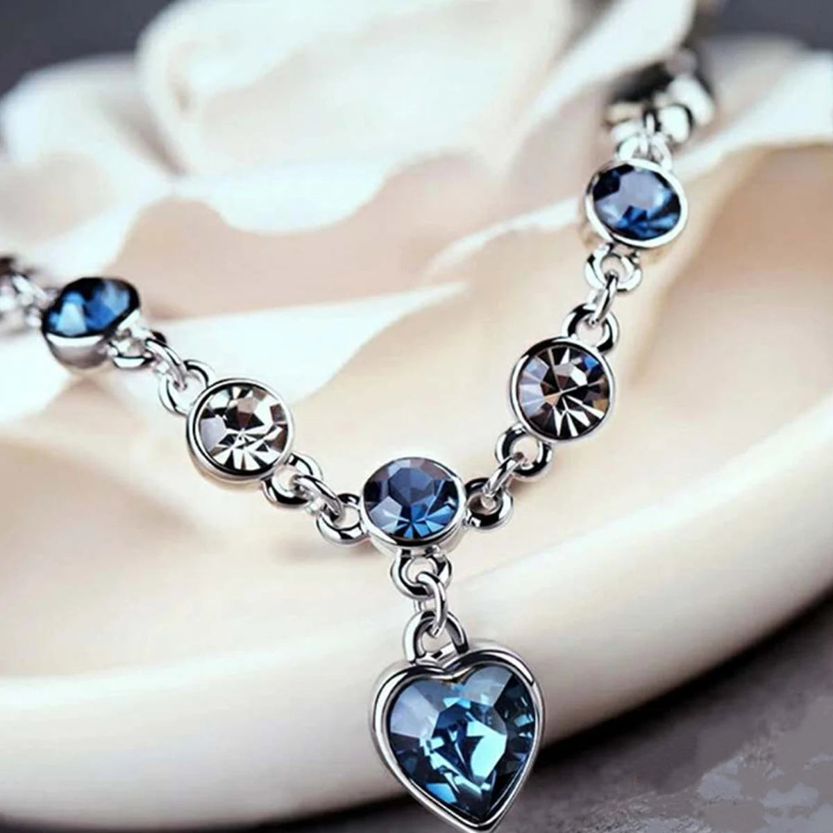 Bracelet porte-bonheur en argent - Breloque cœur en cristal bleu pour femme