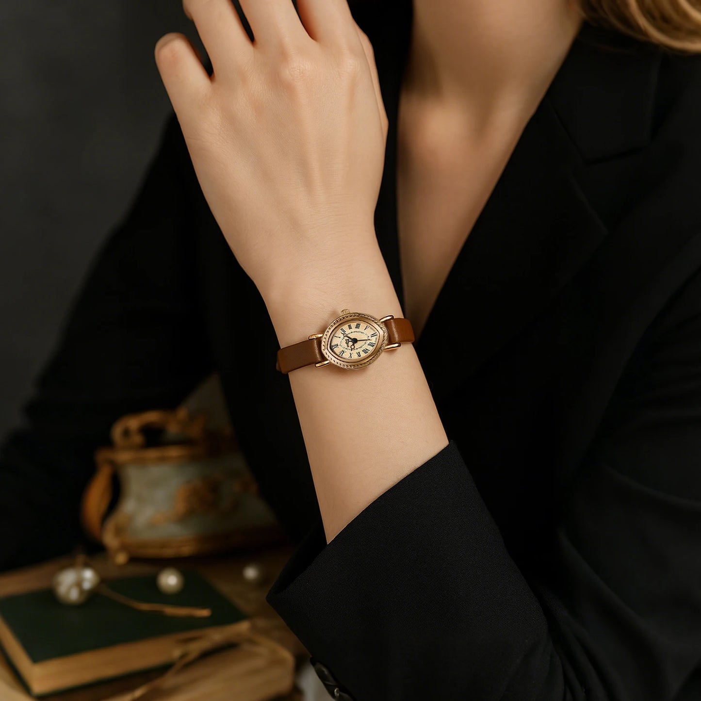 ساعة نسائية - ساعة كوارتز عتيقة مقاومة للماء من Lucky Goddess