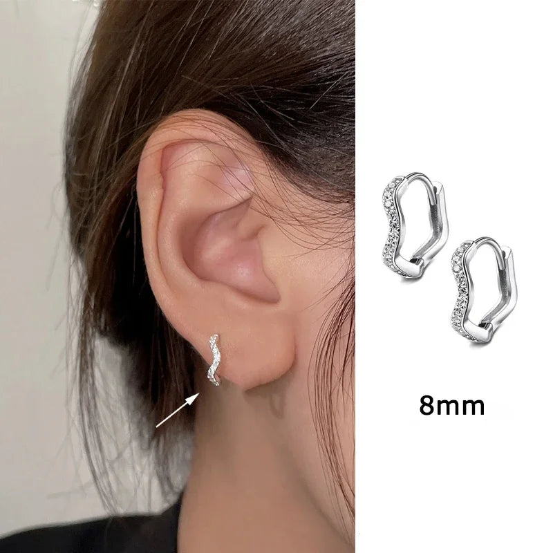 Boucles d'oreilles créoles Wave - Créoles minimalistes en acier avec zircone cristal
