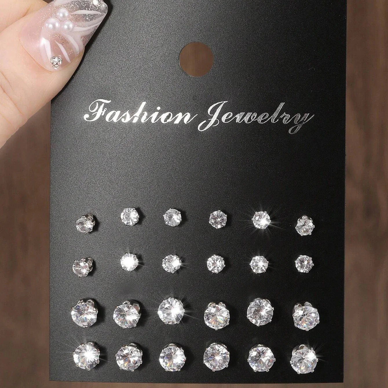 مجموعة أقراط مرصعة بالزركونيا - 12 زوجًا من أقراط الكريستال الفاخرة