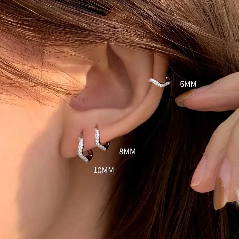 Boucles d'oreilles créoles Wave - Créoles minimalistes en acier avec zircone cristal